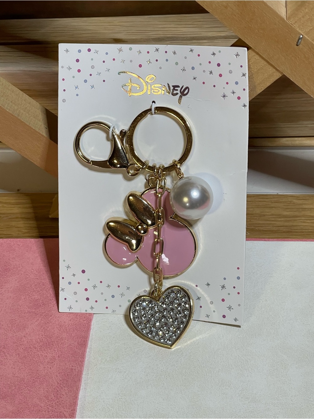 NWT Disney Gold-Tone Pink Minnie Mouse Key Chain / Crystal Heart/ Faux Pearl - Picture 4 of 9